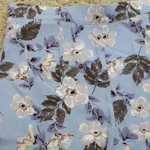 NWT GiGi Shorts lilac multicolored Size Large - Picture 2 of 8